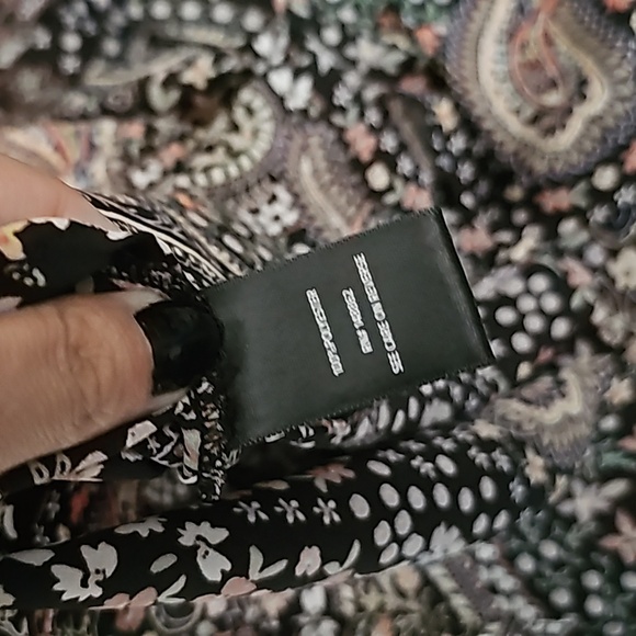 Torrid 4X blouse black w. Multicolored floral print v-neck b21 - Picture 5 of 5